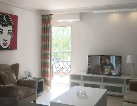 Apartamento En La Milla De Oro, A 100m De La Playa * Марбелья
