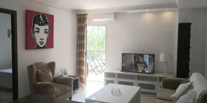 Apartamento En La Milla De Oro, A 100m De La Playa * Марбелья
